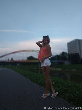 a_tendergirl_vialeti