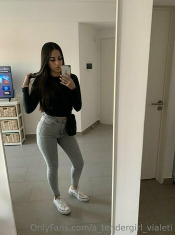 a_tendergirl_vialeti