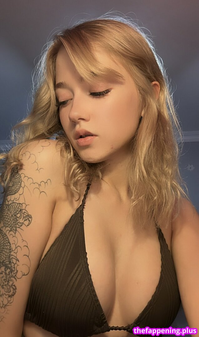 aa12_k / aa12k / elizk.aa12k Fotografie OnlyFans Dezbrăcată #3