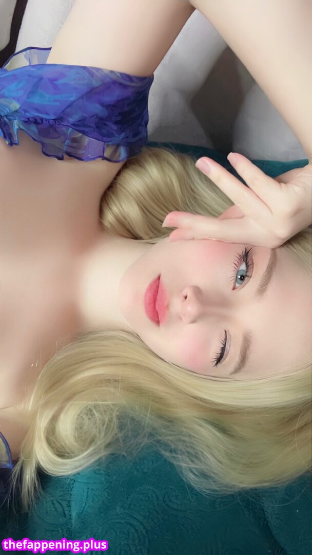 Aanarih... Loira Surreal / aanarih / https: Foto OnlyFans Nua #4