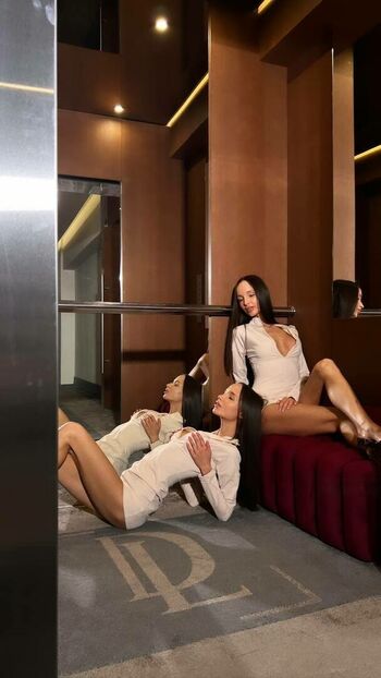 Adelalinka Twins