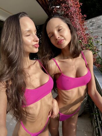 Adelalinka Twins