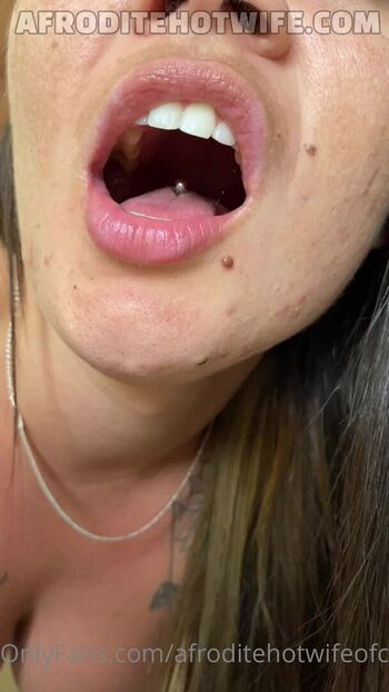 Afrodite Hotwife