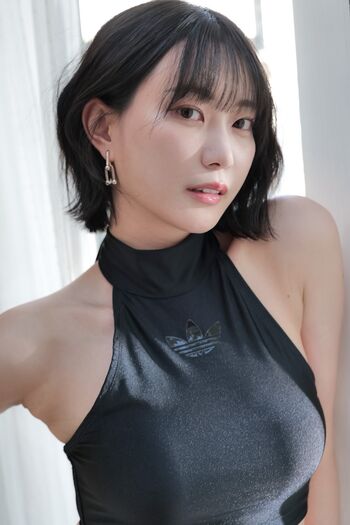 Akari Mitani 美谷朱里
