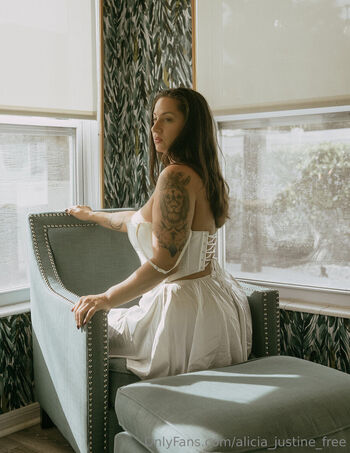 alicia_justine_free