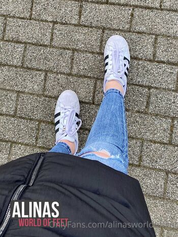 alinasworldoffeet