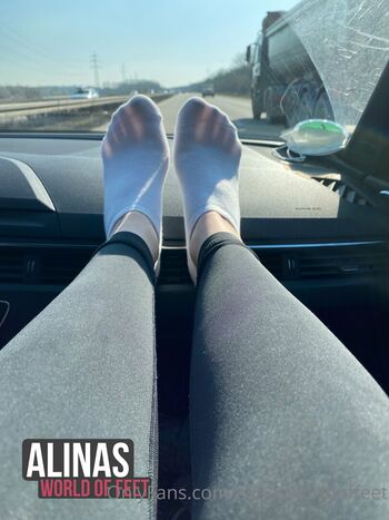 alinasworldoffeet