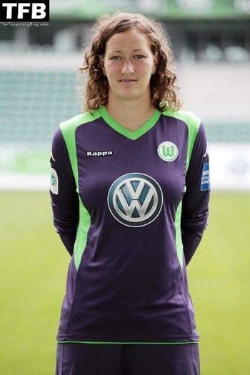 Almuth Schult