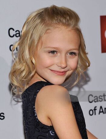 Alyvia Alyn Lind