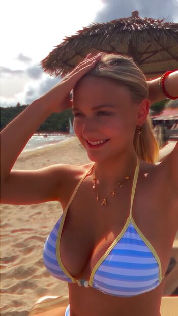 Alyvia Alyn Lind