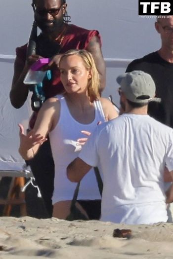 Amber Valletta
