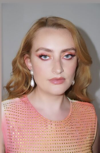 Amelia Dimoldenberg