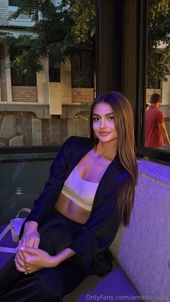 amelia_lovis