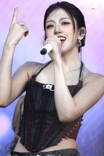 An Yujin 안유진 |