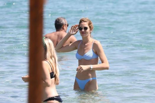 Ana Beatriz Barros