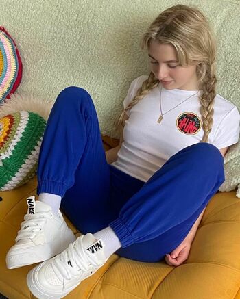 Anais Gallagher
