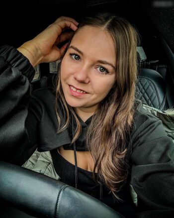 Anastasia_rose_official