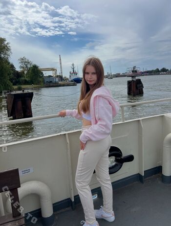 Angelina_Dehlow