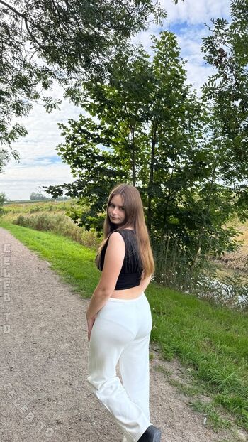 Angelina_Dehlow