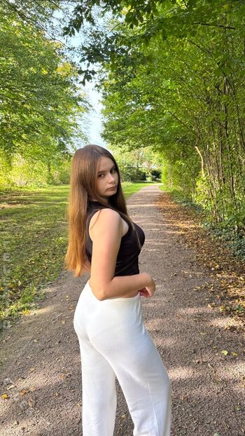 Angelina_Dehlow