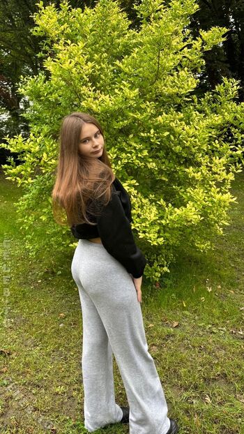 Angelina_Dehlow