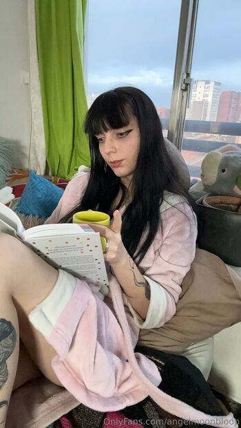angelmoonbloop