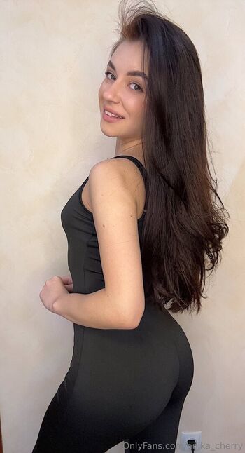 anika_cherry