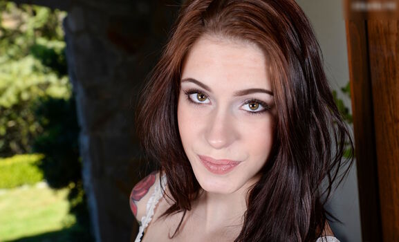 Anna De Ville