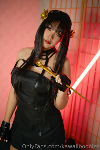 anna_hitomi