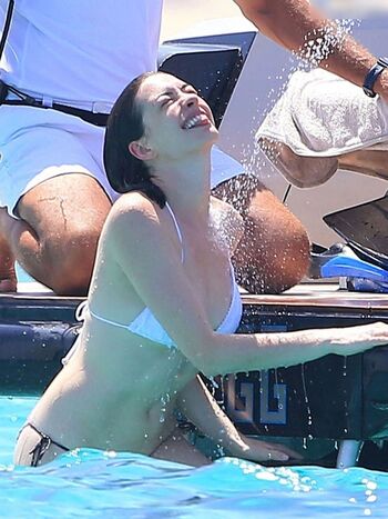 Anne Hathaway