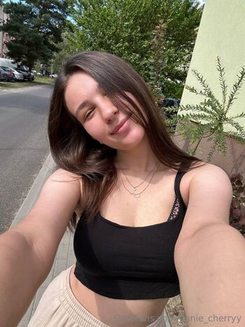 annie_cherryy