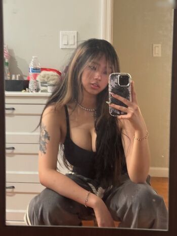 Annie Zheng (@cellow111)
