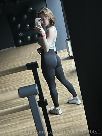 anny_huge_tits1