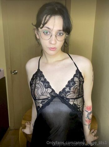 anny_huge_tits1