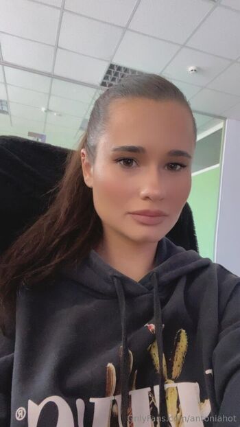 antoniahot