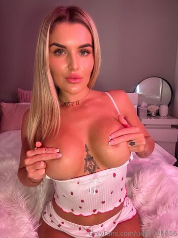 arianaextra