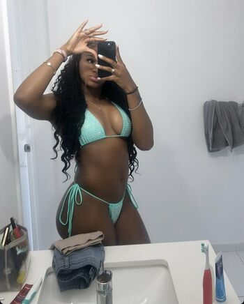 arianna_deniseee