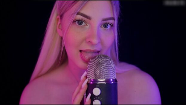 ASMR Janina