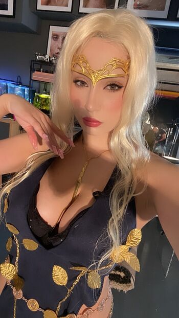 Athena Cosplay