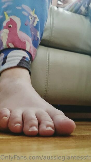 aussiegiantessfree
