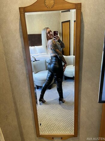 ava_austen