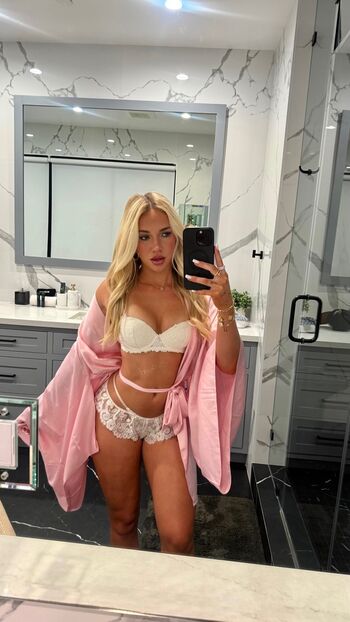 Ava Robar
