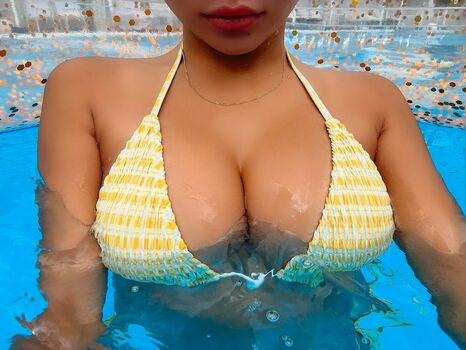 Aya Hazuki 葉月あや