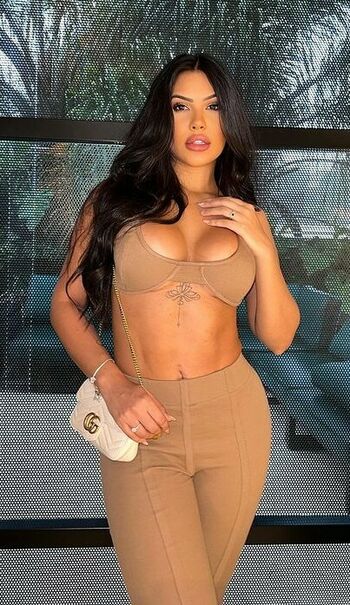 Ayarla Souza