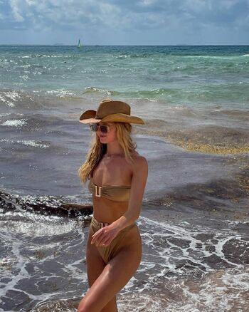 Baylee & Kelsey Soles