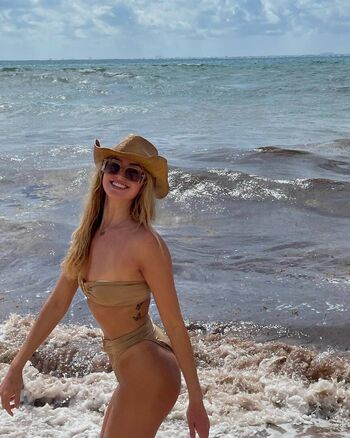 Baylee & Kelsey Soles