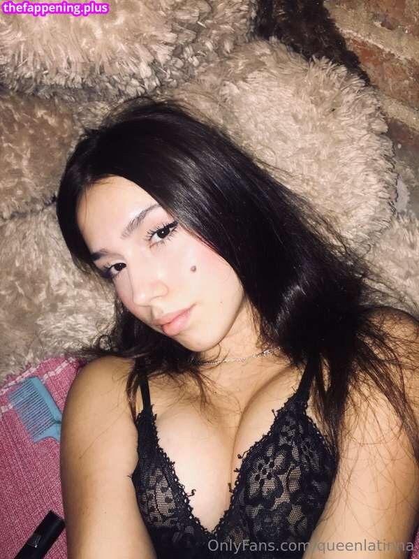 Triinivc / bbytrinita / https: Foto OnlyFans Desnuda #2