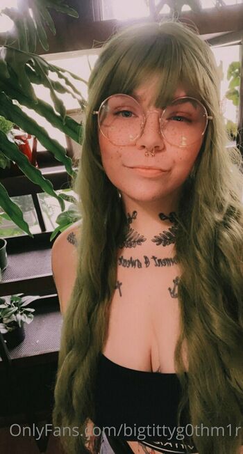 bigtittyg0thm1r