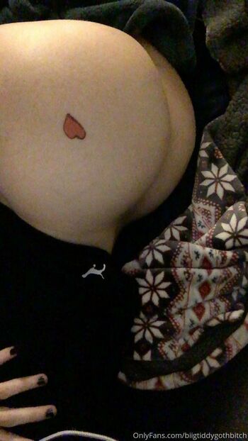 biigtiddygothbitch