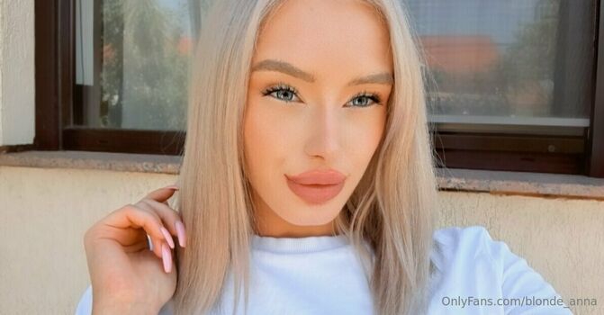 blonde_anna